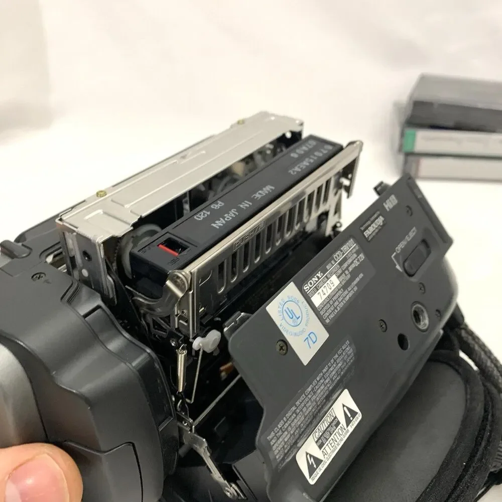 Sony CCD-TRV101 Heavy Handycam W/ battery & Remotes Charger All Cable & Manual
